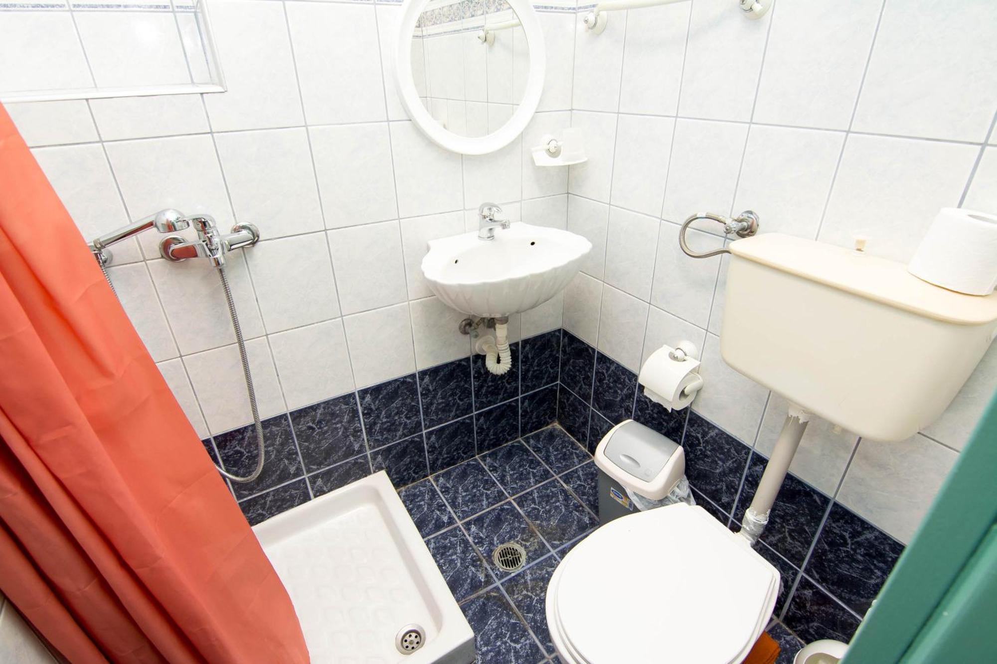 Panos Apartments Mpenitses Eksteriør billede